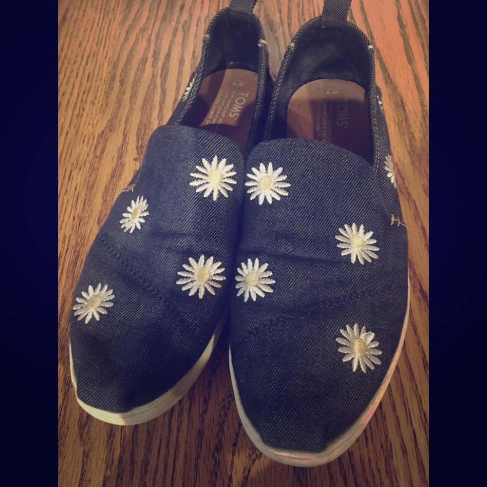 Tom's Loafers Daisy Stitching